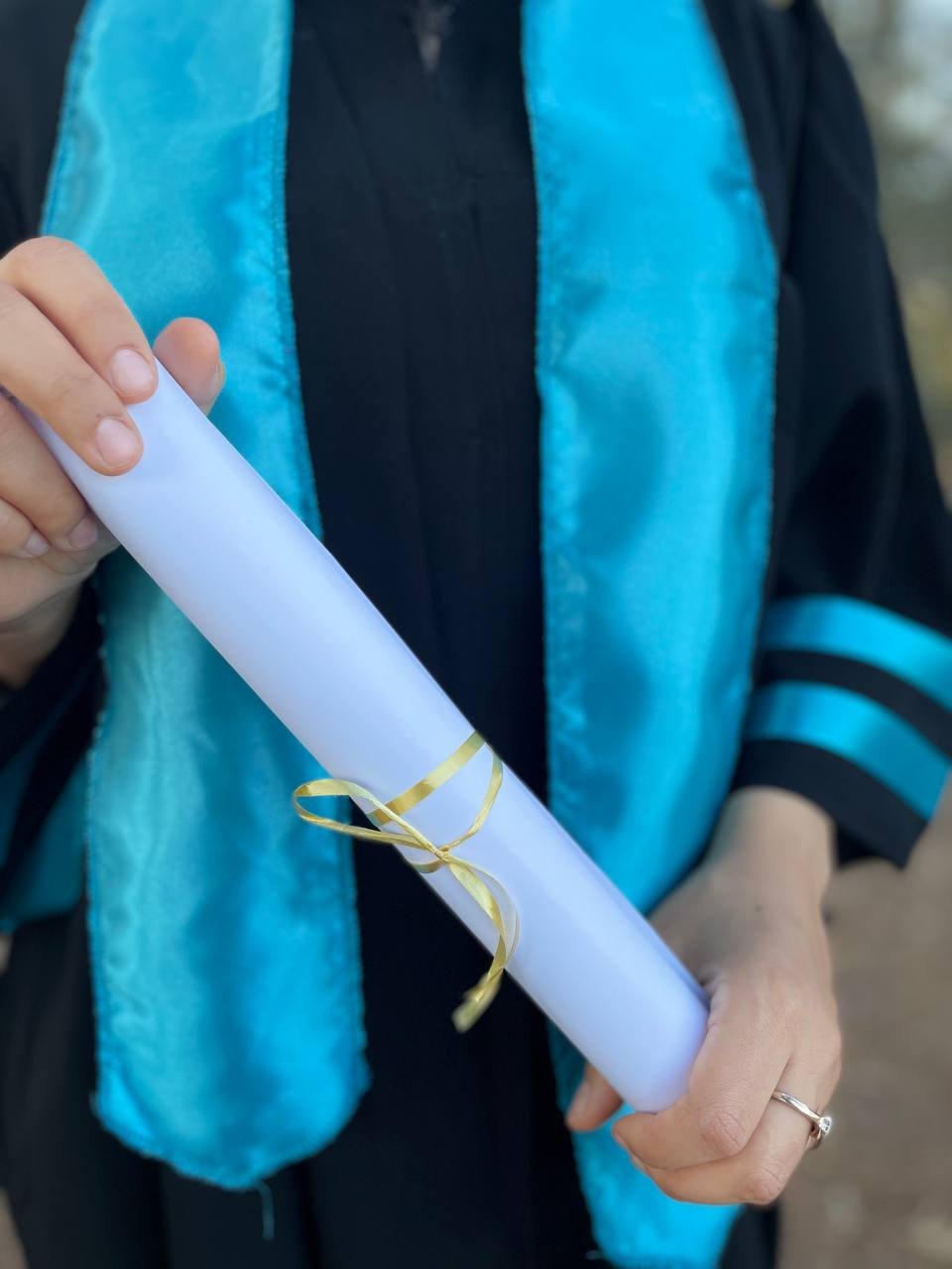 Graduation set consisting of 3 pieces, hat, suit, scarf, in different colors